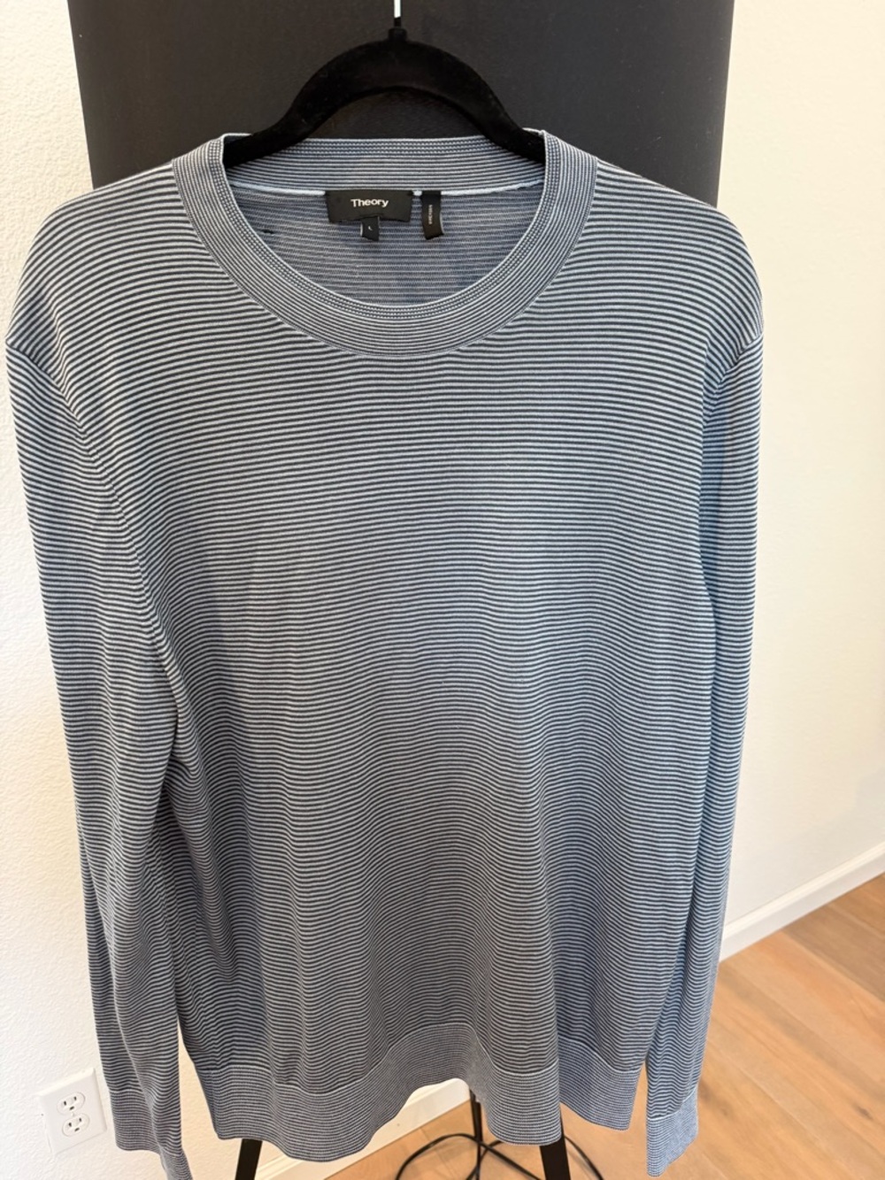 Theory cashmere/ silk Long Sleeve Tee